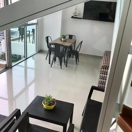 Lujoso Y Encantador Apartamento En
